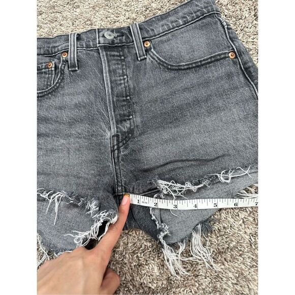 Levi’s 501® Original Fit High Rise Women’s 26 Jean Short Gray Wash Denim Cut Off - Picture 11 of 11